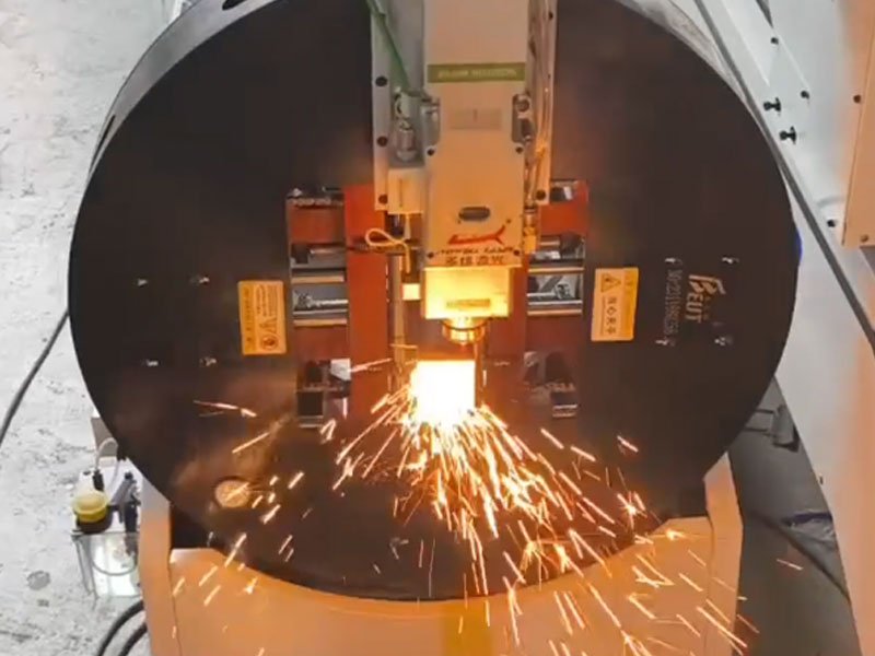 cnc laser pipe cutting machine
