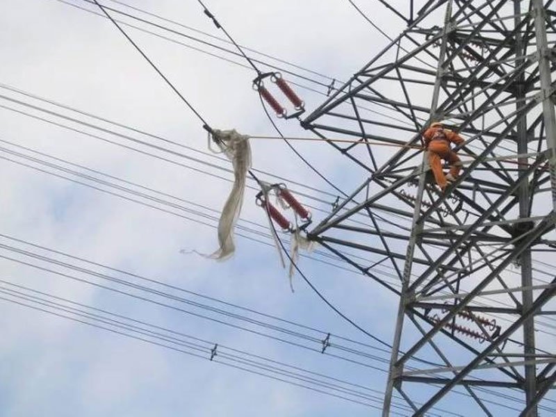 sospensione della linea ad alta tensione